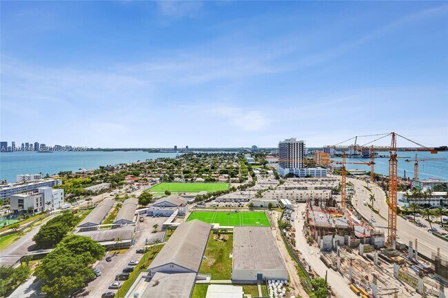 Building Photo - 7601 E Treasure Dr
