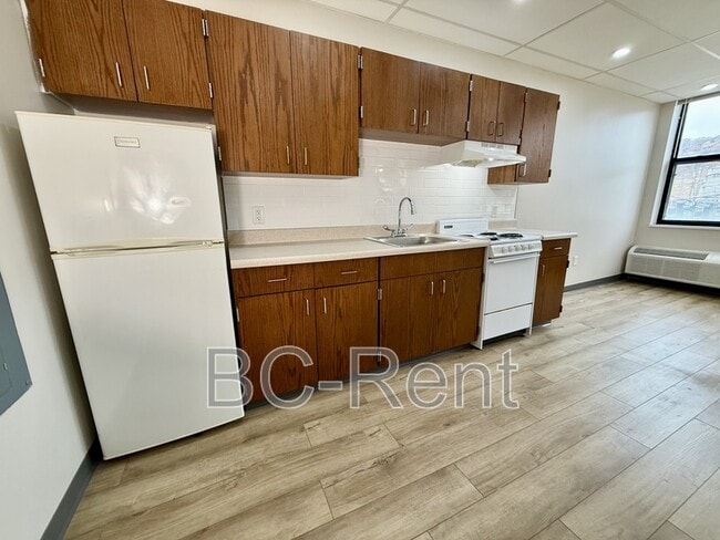 Building Photo - 622 17th St