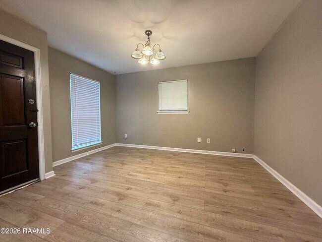 Building Photo - 204 Winsor Dr