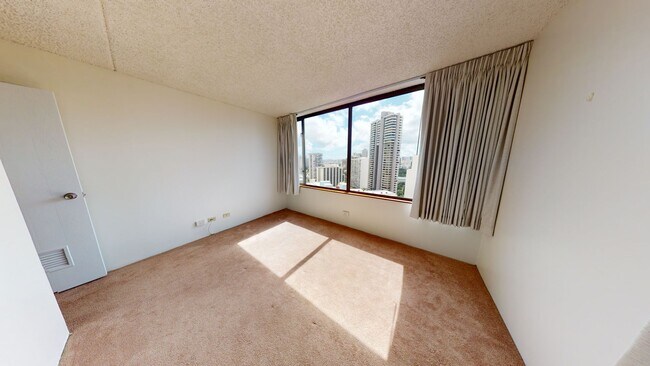 Building Photo - Waikiki, Pet Friendly. Central AC