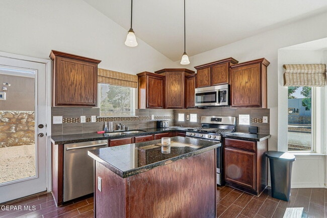 Building Photo - 13470 Everingham St