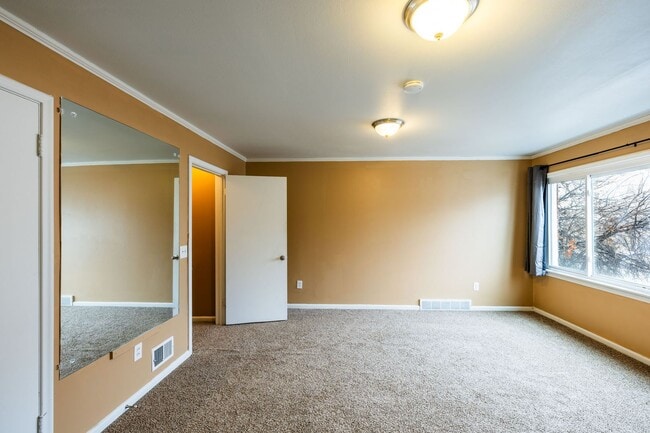 Building Photo - R134IC