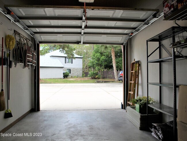 Building Photo - 9012 York Ln