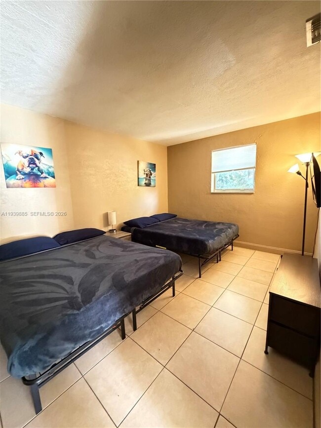 Building Photo - 212 SW 2nd Terrace