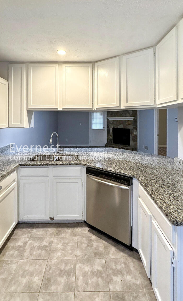 Building Photo - 1942 Cornell Way