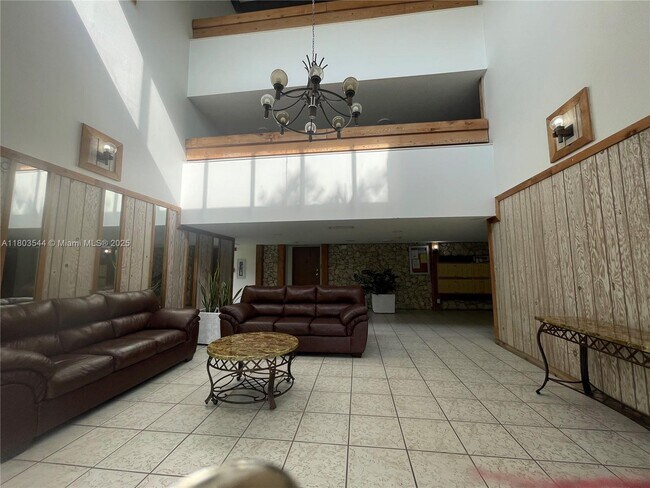 Building Photo - 210 Lakeview Dr