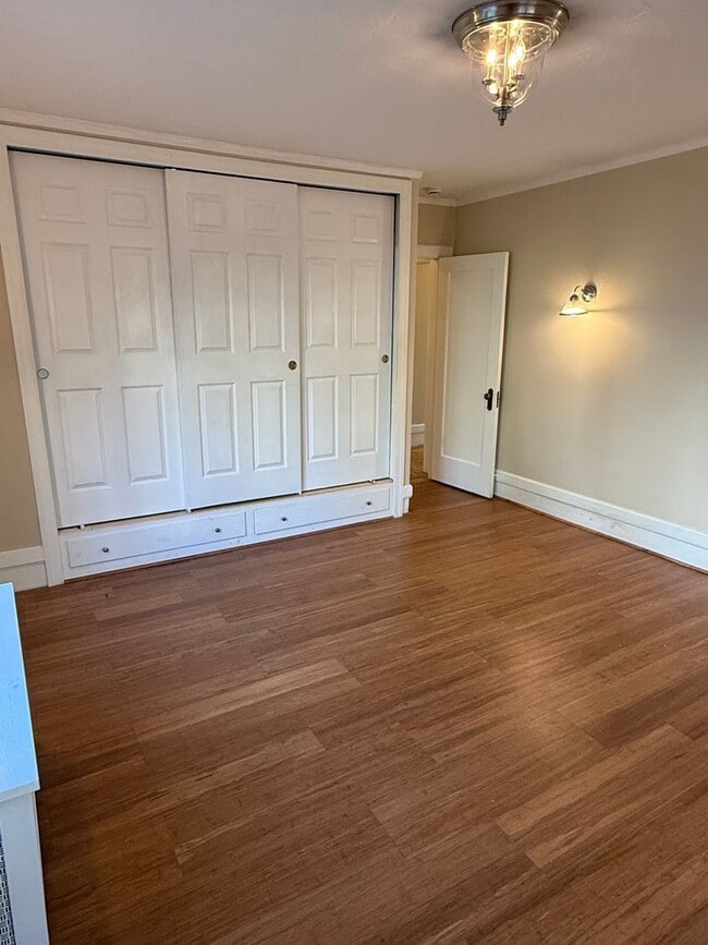 Building Photo - Great 2 Bedroom Rental Home in Crocker Highland District