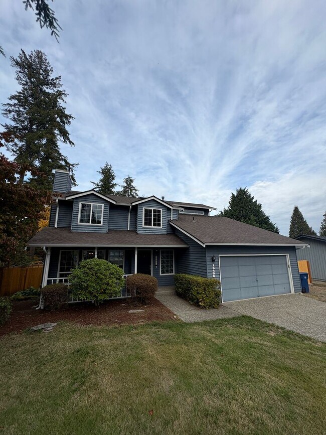 Building Photo - Fairwood Home for lease two story fenced y...