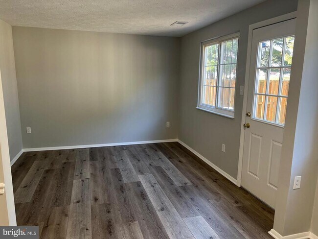 Building Photo - 132 Savannah Ct