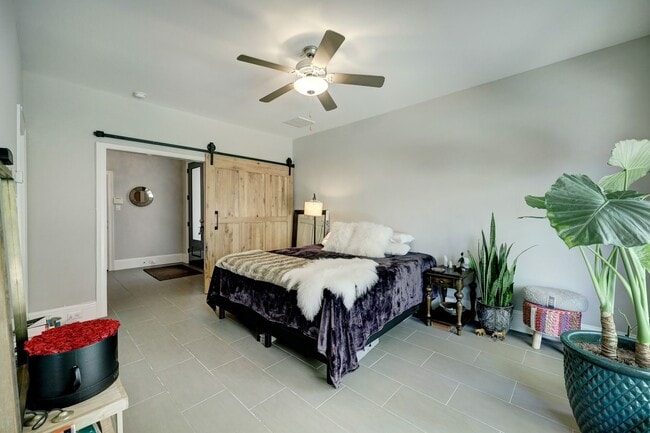 Building Photo - 2014 Crockett St