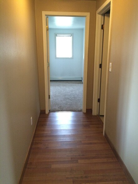Building Photo - 460 W Briar Dr