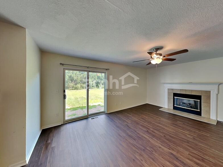 Building Photo - 1566 Pheasant Run Dr