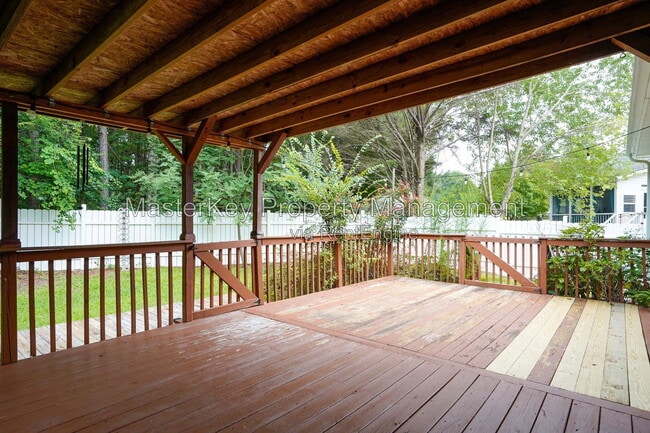 Building Photo - 1008 Knighthood Ln