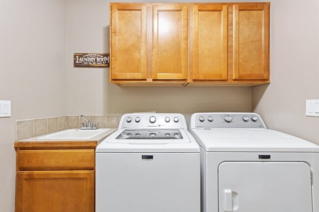 Building Photo - 2480 W San Remo Ct
