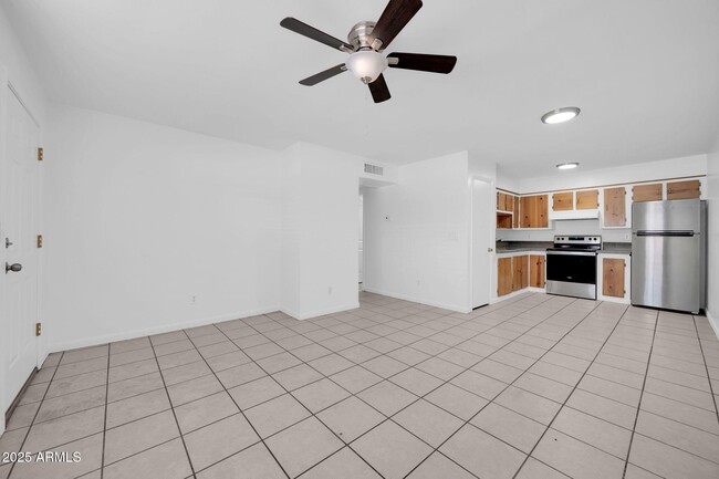 Building Photo - 2701 E Tierra Buena Ln