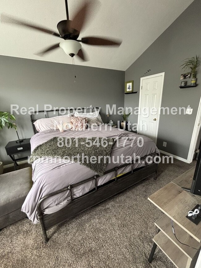 Building Photo - Charming 2-Story Home in the Heart of Clea...
