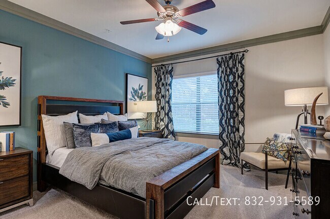 Building Photo - 1 Month Free on a Gorgeous 2/2!
