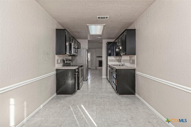 Building Photo - 4107 Fawn Dr