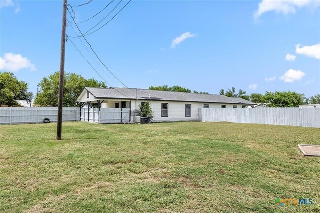 Building Photo - 108 Gm Ln