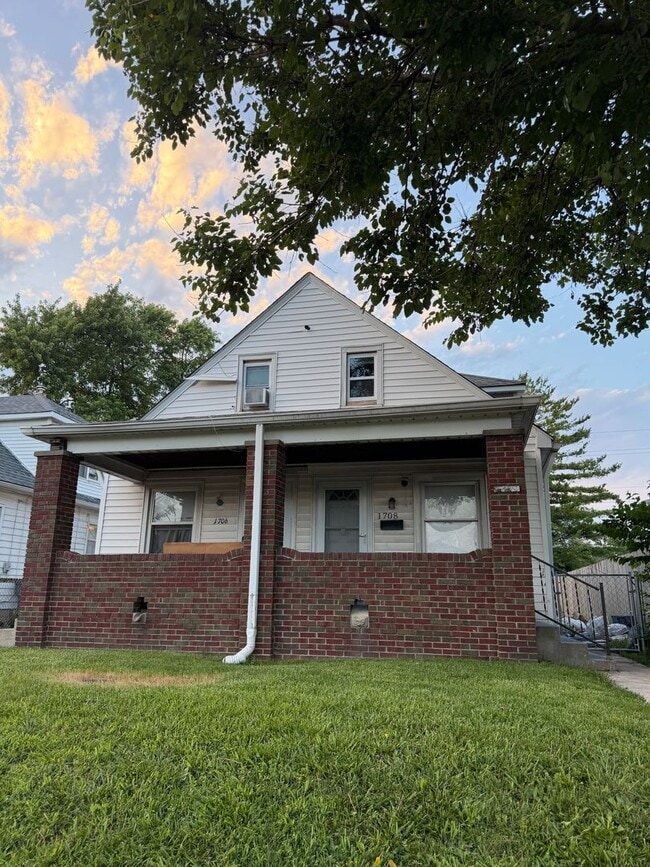 Building Photo - 1706 E Tabor St