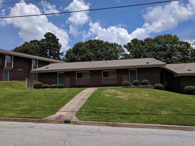 Building Photo - 1000 Pembrook Dr
