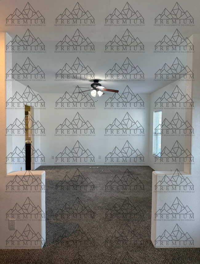 Building Photo - 4 Bed 2 Bath home in Dufur, Oregon!