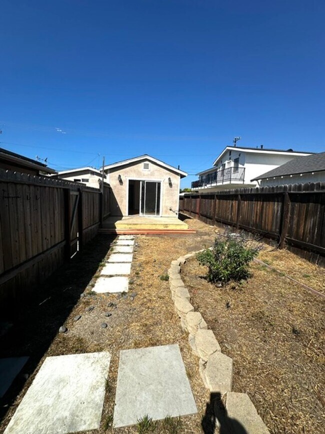 Building Photo - 436 S Seaward Ave