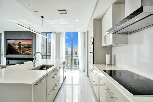 Building Photo - 100 E Las Olas Blvd