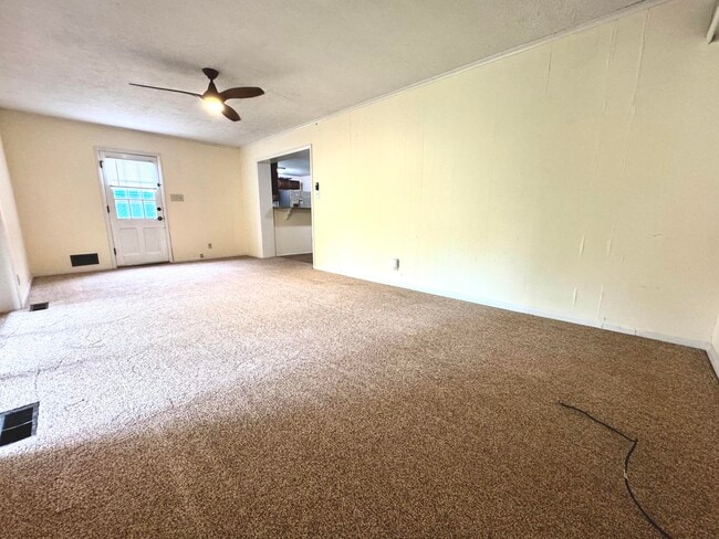 Building Photo - 468 Bob O Link Dr