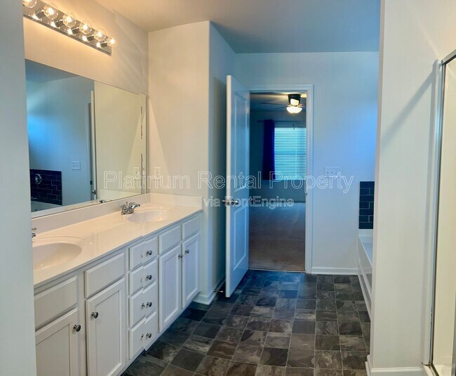 Building Photo - 541 Overo Dr