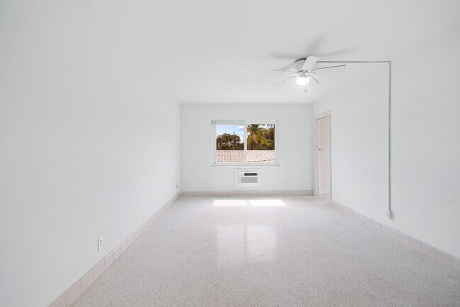Building Photo - 5411 N Flagler Dr