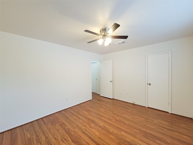 Building Photo - 8747 Fondren Village Dr