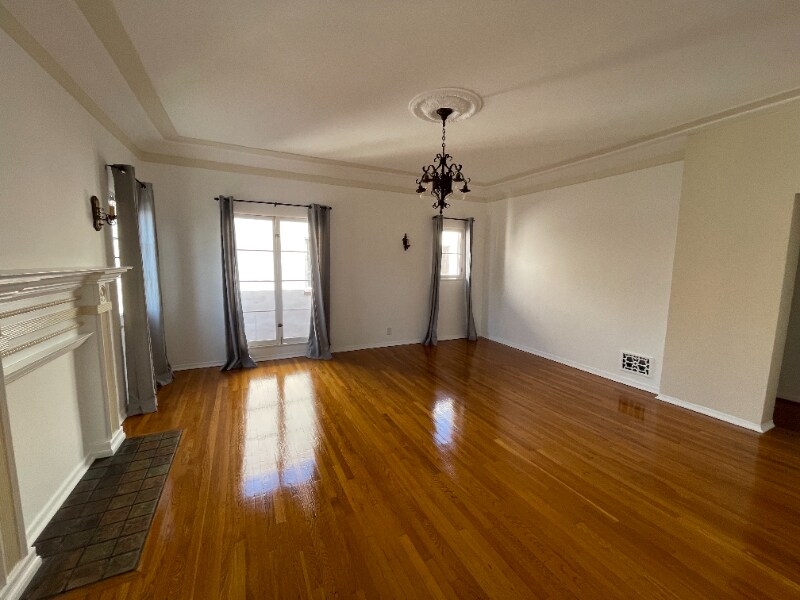 Building Photo - 419 Cloverdale Ave