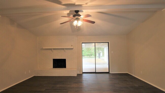 Building Photo - 15711 Echo Glen Dr