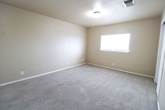 Building Photo - 126 Hallie Pass