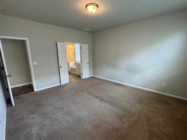 Building Photo - 209 Pitchfork Dr