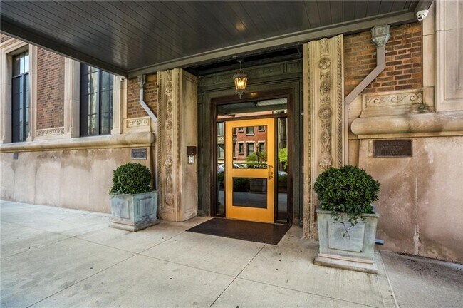 Vermont Entry Door - 350 N Meridian St