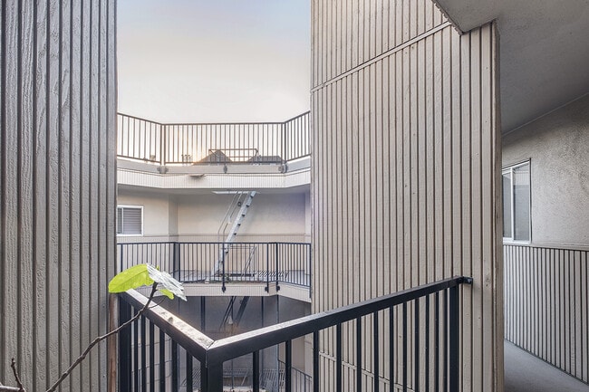 Building Photo - 2101 Baker St