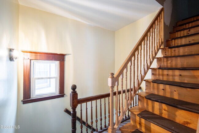 Building Photo - 22 Swan St