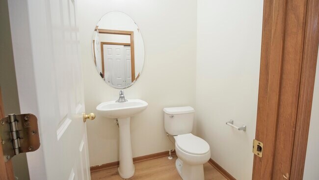 Building Photo - 15250 Florist Cir