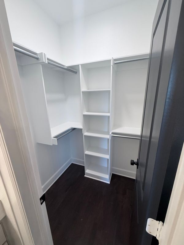 Building Photo - 616 Oak St