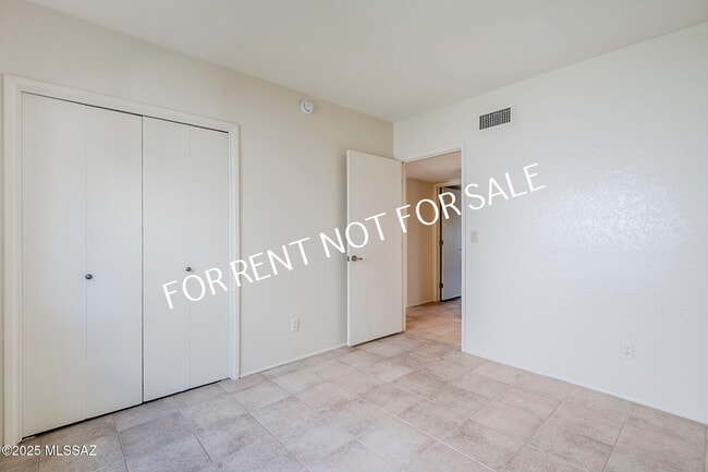 Building Photo - 5084 N Camino Del Lazo