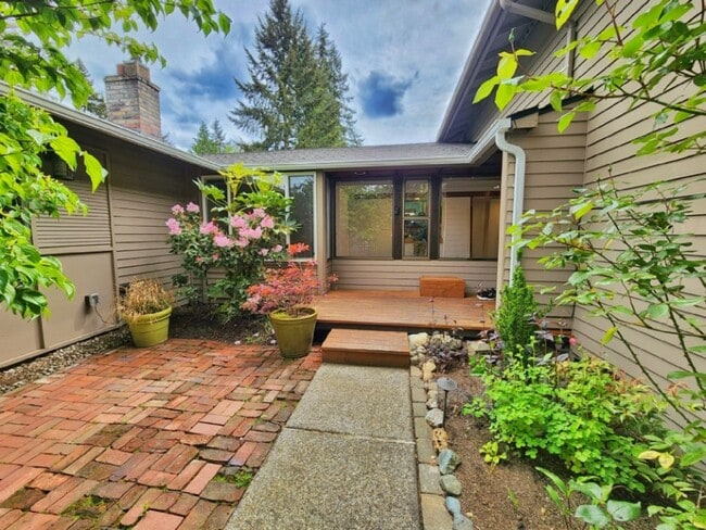 Building Photo - Beautiful 4 Bed 1.75 Bath Home Near Microsoft