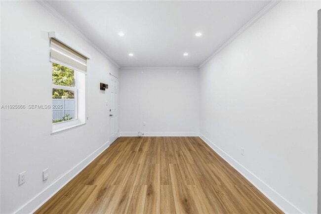 Building Photo - 3240 SW 69th Ave