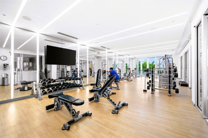 Building Photo - 6400 NW 105th Pl