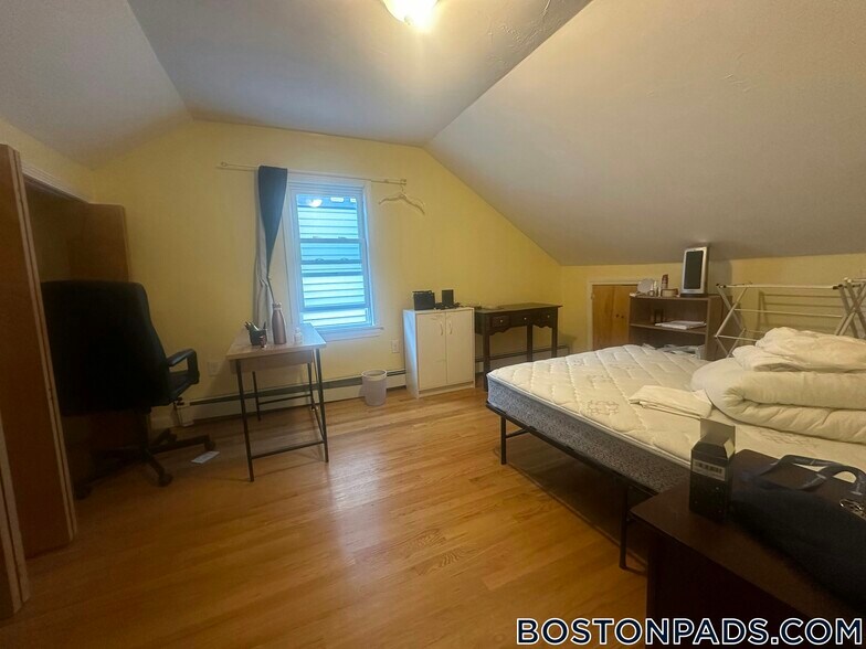 Building Photo - 40 Plymouth St