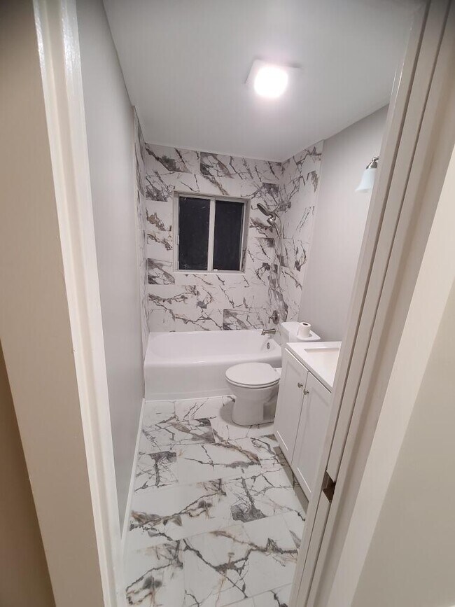 Building Photo - 1520 N 25th Ave