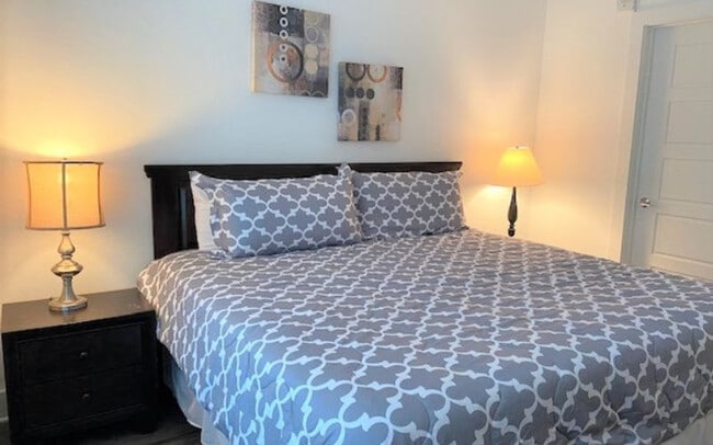 Building Photo - 392 Ashley Ave NE