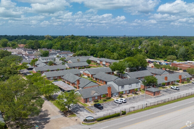 Building Photo - Lux Estate TX Apartments