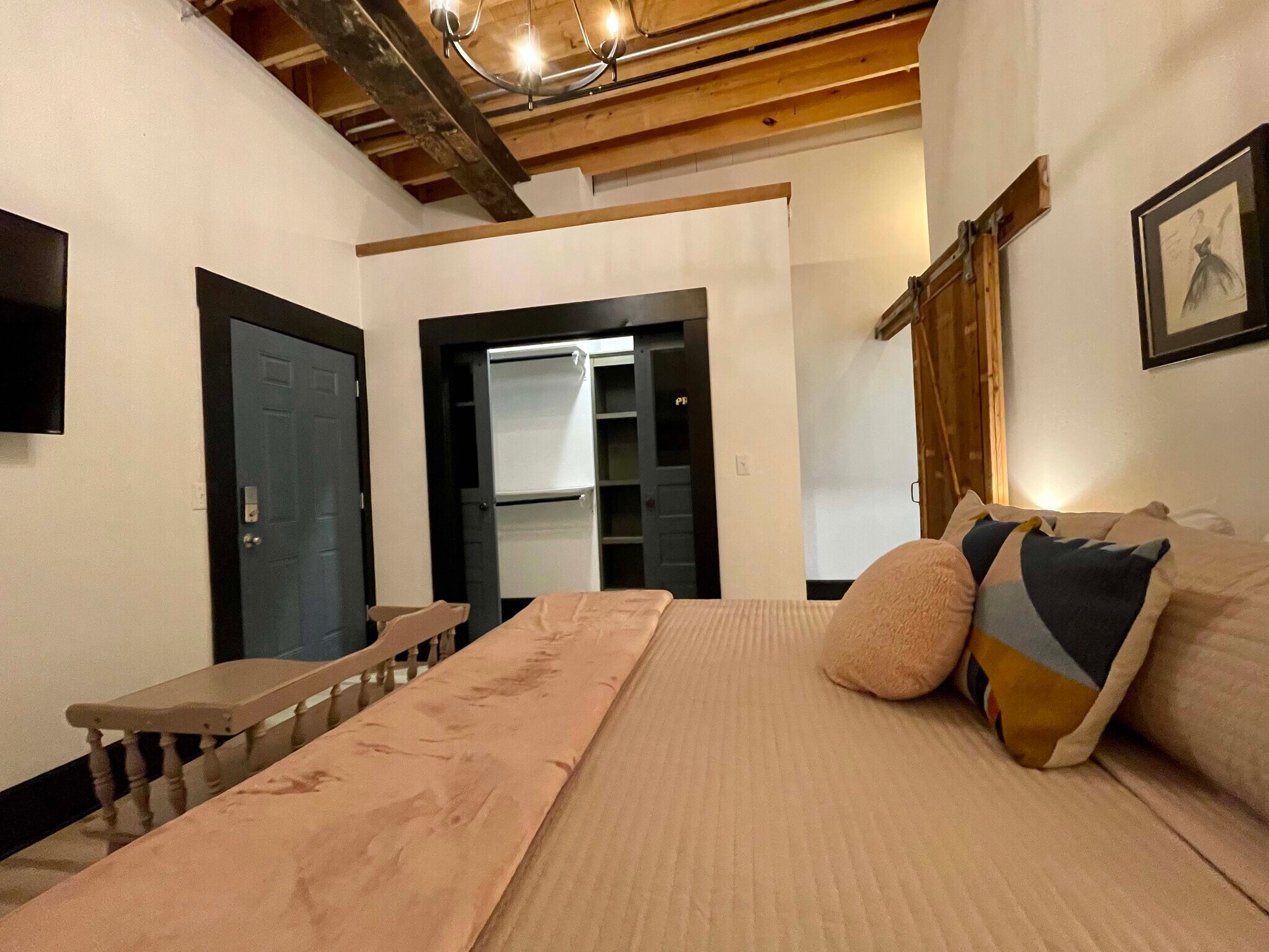 Building Photo - 719 S. Baker St.